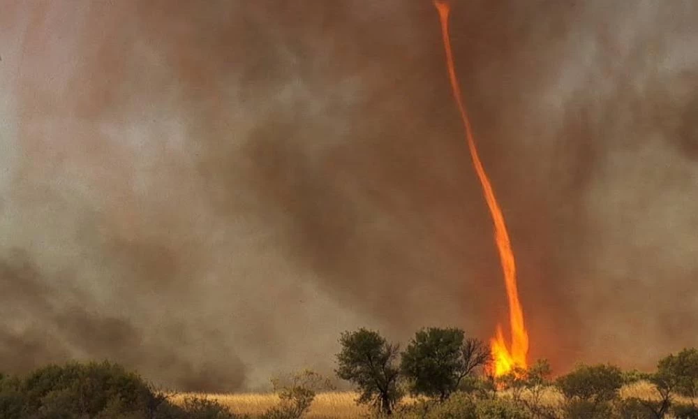 Οι φωτιές στην Καλιφόρνια δημιούργησαν... ανεμοστρόβιλο φωτιάς